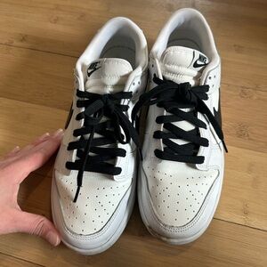 Nike White and Black Sneakers - size 8.5 men’s/10 women’s